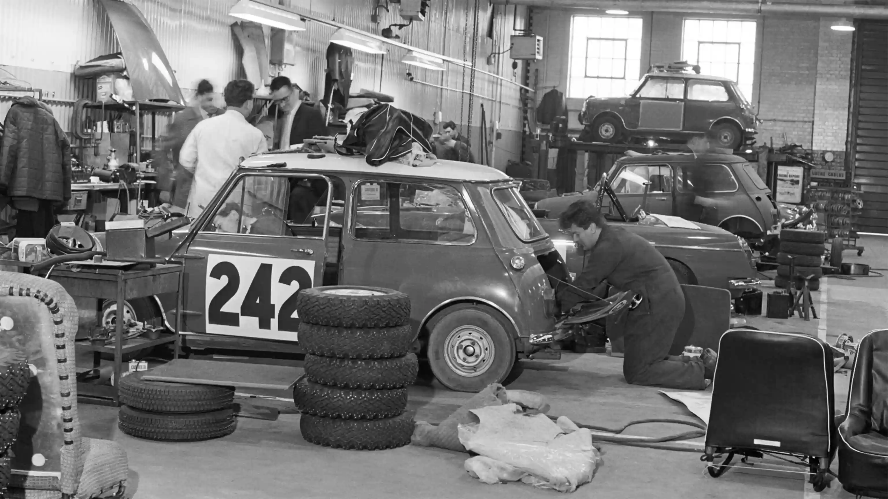 MINI John Cooper Works - Viejo Mini en taller