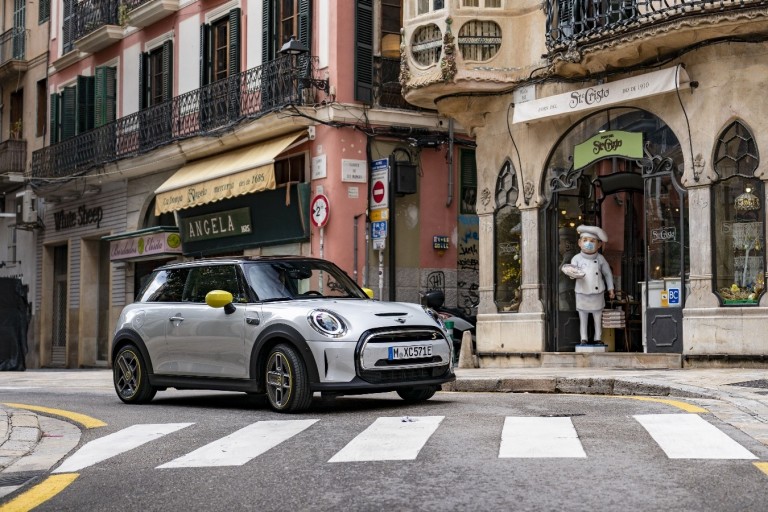 mini_cooper_se_02