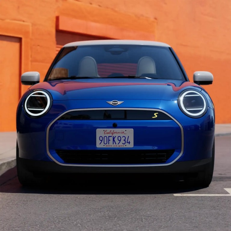 MINI 100% eléctrico - exterior - faros LED