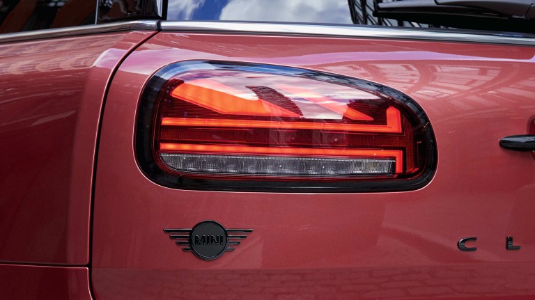 MINI Clubman – rojo y negro – faros traseros LED Union Jack