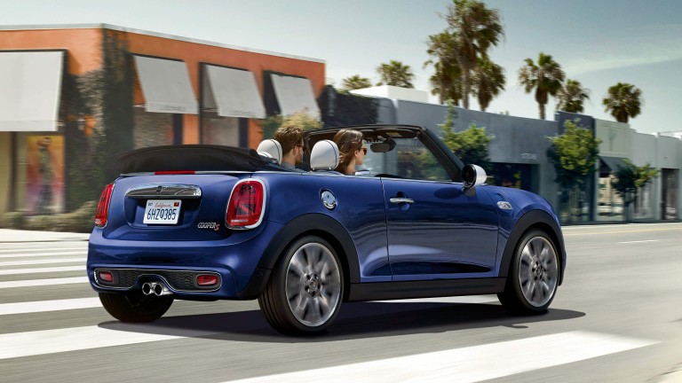MINI Convertible – on the open road