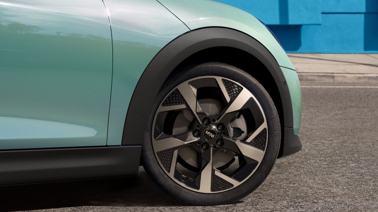 MINI Cooper 3 puertas - galería exterior - detalles de ruedas