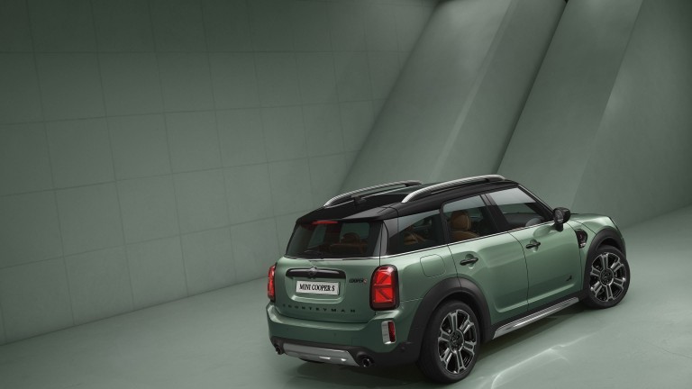 MINI Countryman – vista lateral – verde y negro