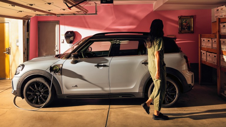 MINI Cooper SE Countryman ALL4 – conducción híbrida enchufable – gasolina y electricidad