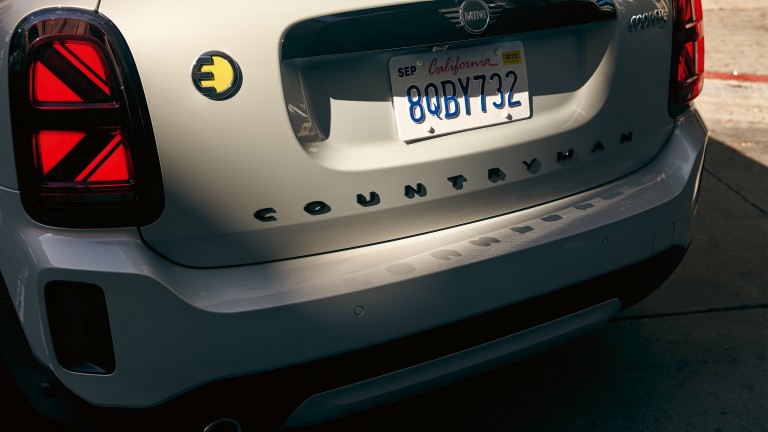 MINI Countryman híbrido eléctrico enchufable – parachoques trasero –  diseño