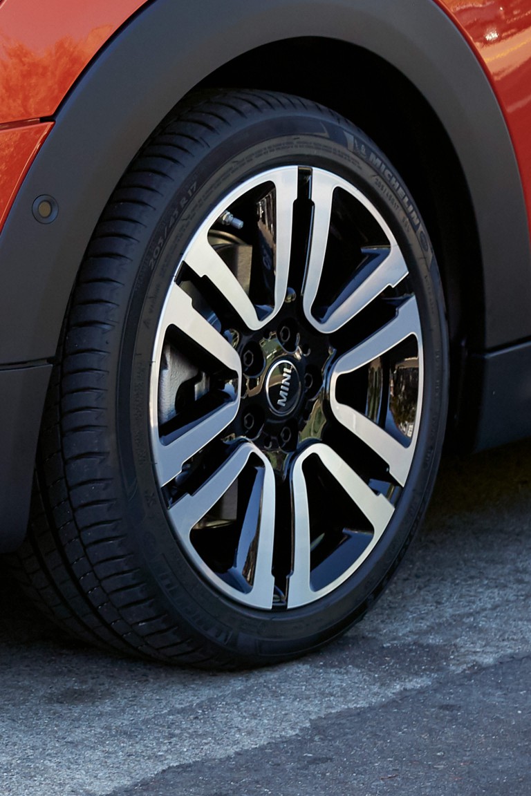 MINI 3-door hatch – wheel close-up